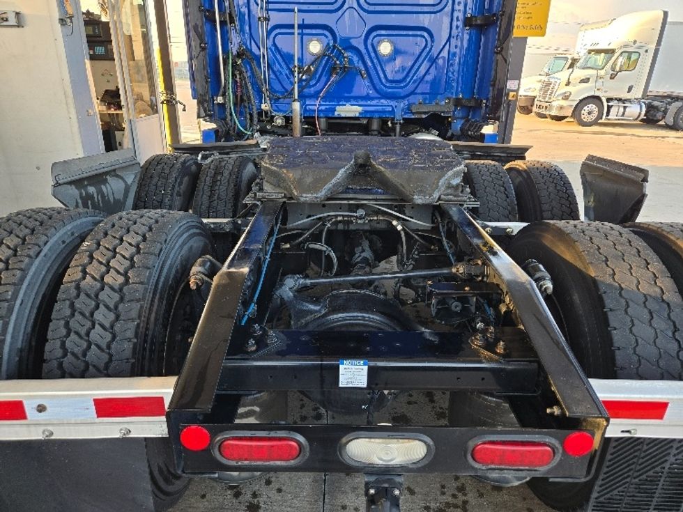 Sleeper Tractor-Heavy Duty Tractors-Freightliner-2022-T12664ST-Arlington-TX-461,891\n\t\tmiles-$ 81,500 - Image 6