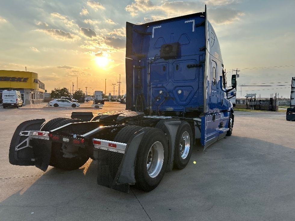 Sleeper Tractor-Heavy Duty Tractors-Freightliner-2022-T12664ST-Arlington-TX-461,891\n\t\tmiles-$ 81,500 - Image 7