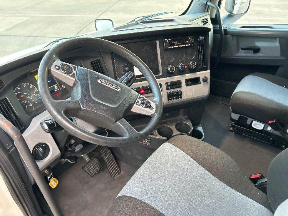 Sleeper Tractor-Heavy Duty Tractors-Freightliner-2022-T12664ST-Arlington-TX-490,406\n\t\tmiles-$ 72,500 - Image 10