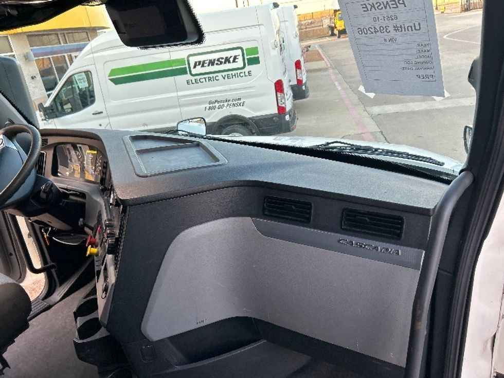 Sleeper Tractor-Heavy Duty Tractors-Freightliner-2022-T12664ST-Arlington-TX-490,406\n\t\tmiles-$ 72,500 - Image 14