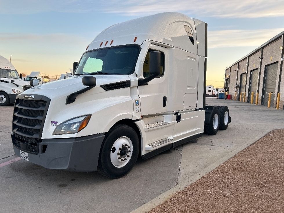 Sleeper Tractor-Heavy Duty Tractors-Freightliner-2022-T12664ST-Arlington-TX-490,406\n\t\tmiles-$ 72,500 - Image 3