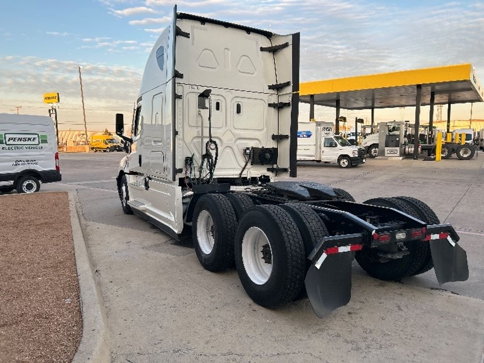 Sleeper Tractor-Heavy Duty Tractors-Freightliner-2022-T12664ST-Arlington-TX-490,406\n\t\tmiles-$ 72,500 - Image 5