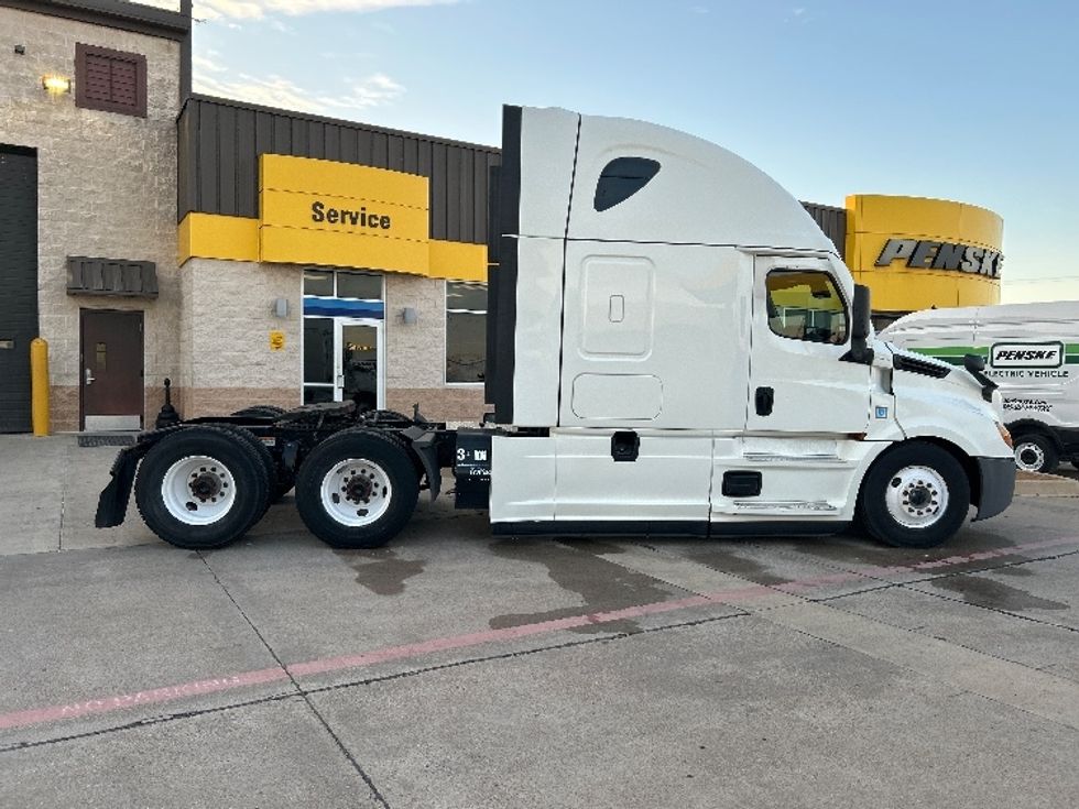 Sleeper Tractor-Heavy Duty Tractors-Freightliner-2022-T12664ST-Arlington-TX-490,406\n\t\tmiles-$ 72,500 - Image 8