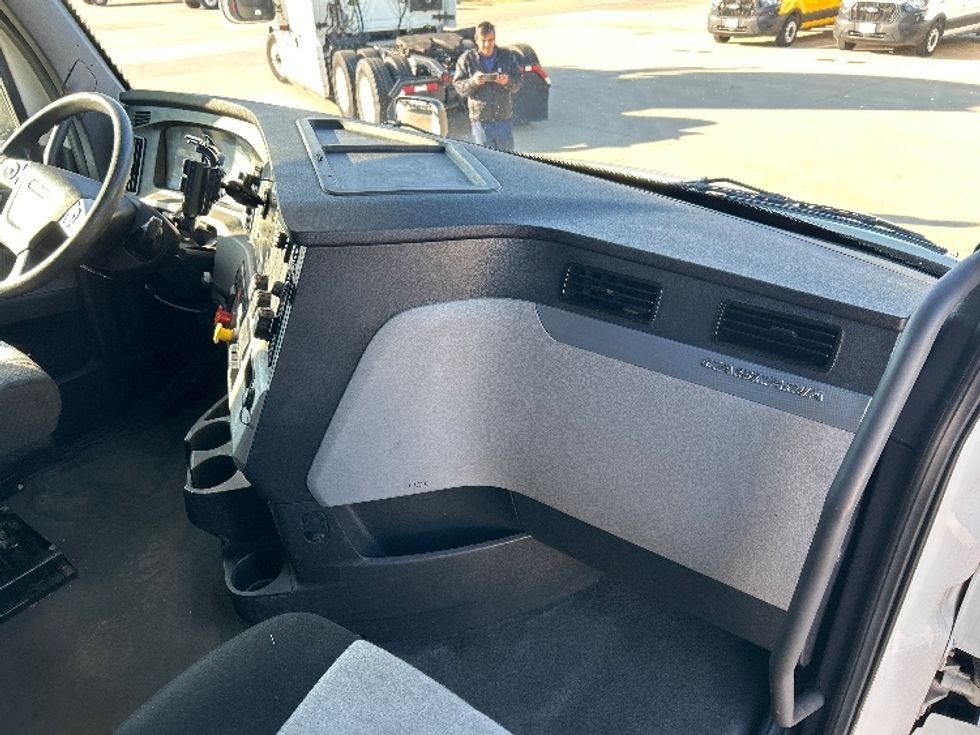 Sleeper Tractor-Heavy Duty Tractors-Freightliner-2022-T12664ST-Arlington-TX-496,000\n\t\tmiles-$ 71,750 - Image 15