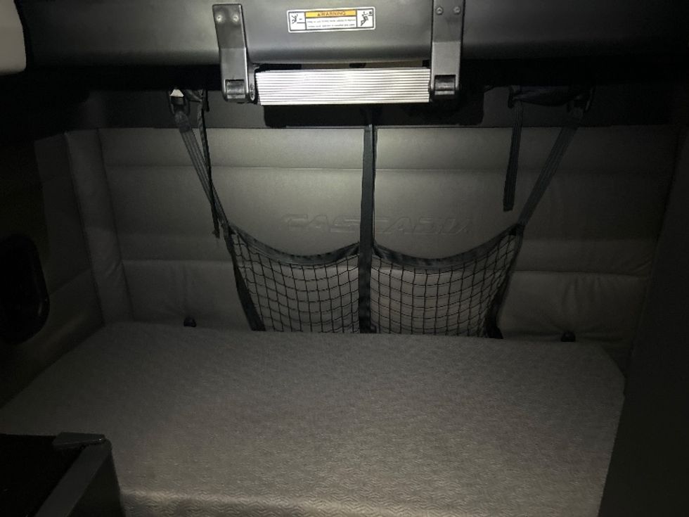 Sleeper Tractor-Heavy Duty Tractors-Freightliner-2022-T12664ST-Arlington-TX-496,000\n\t\tmiles-$ 71,750 - Image 16