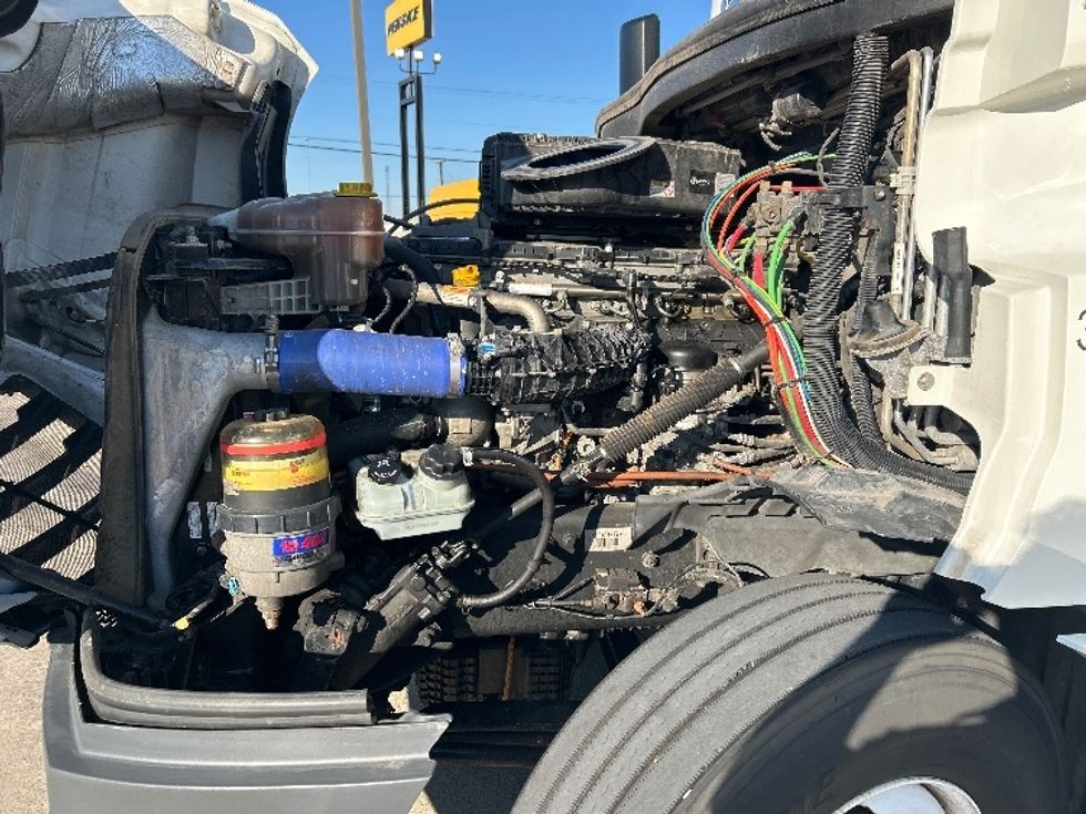 Sleeper Tractor-Heavy Duty Tractors-Freightliner-2022-T12664ST-Arlington-TX-496,000\n\t\tmiles-$ 71,750 - Image 21