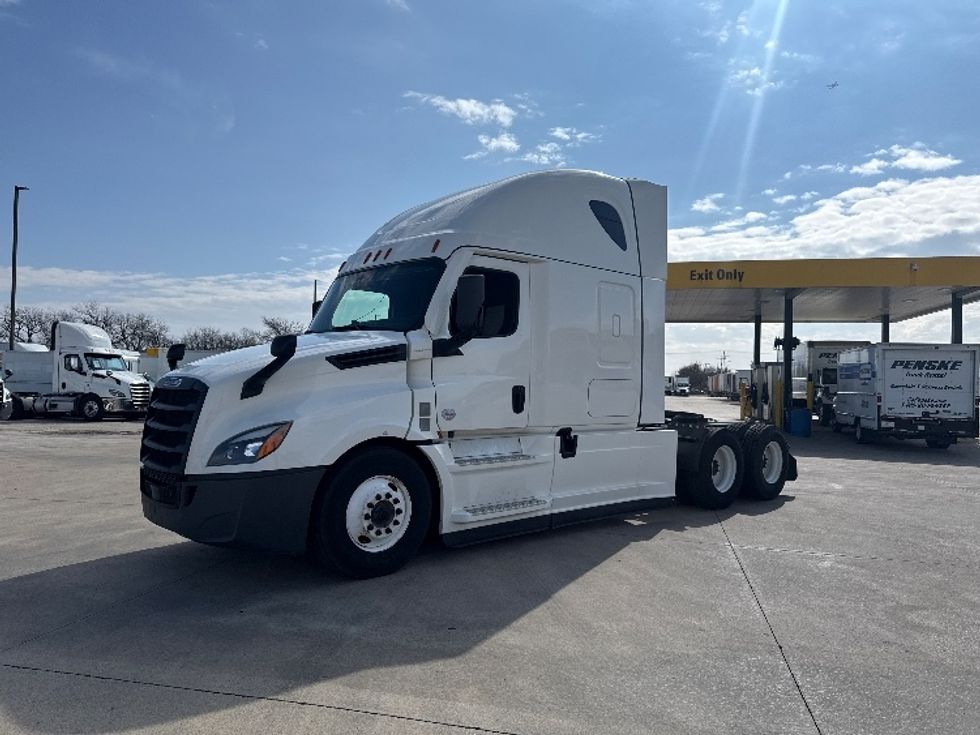 Sleeper Tractor-Heavy Duty Tractors-Freightliner-2022-T12664ST-Arlington-TX-496,000\n\t\tmiles-$ 71,750 - Image 3