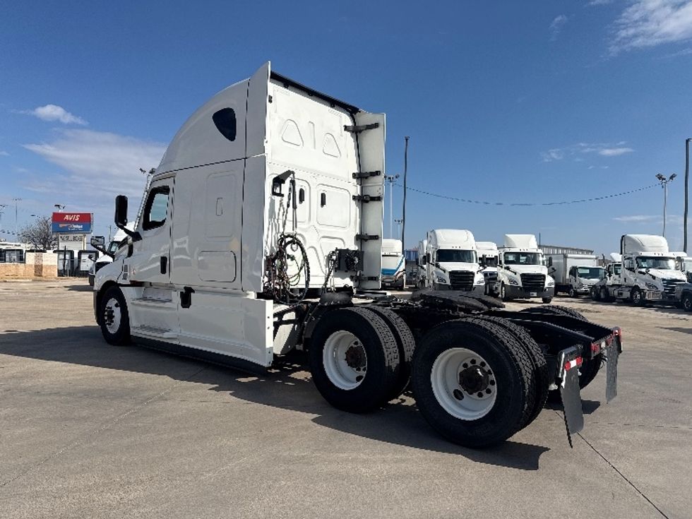 Sleeper Tractor-Heavy Duty Tractors-Freightliner-2022-T12664ST-Arlington-TX-496,000\n\t\tmiles-$ 71,750 - Image 5
