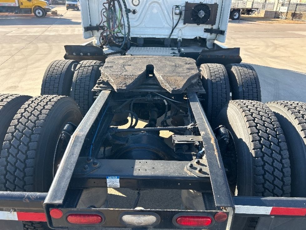 Sleeper Tractor-Heavy Duty Tractors-Freightliner-2022-T12664ST-Arlington-TX-496,000\n\t\tmiles-$ 71,750 - Image 6