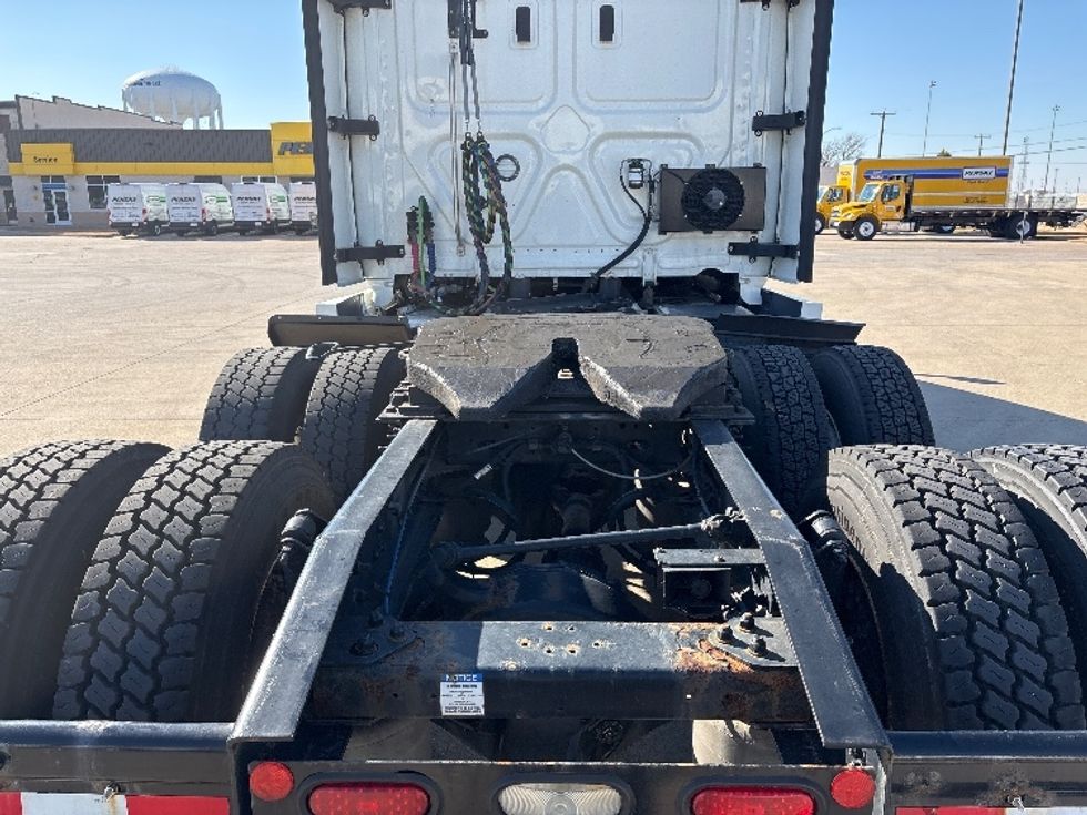 Sleeper Tractor-Heavy Duty Tractors-Freightliner-2022-T12664ST-Arlington-TX-536,649\n\t\tmiles-$ 67,500 - Image 6