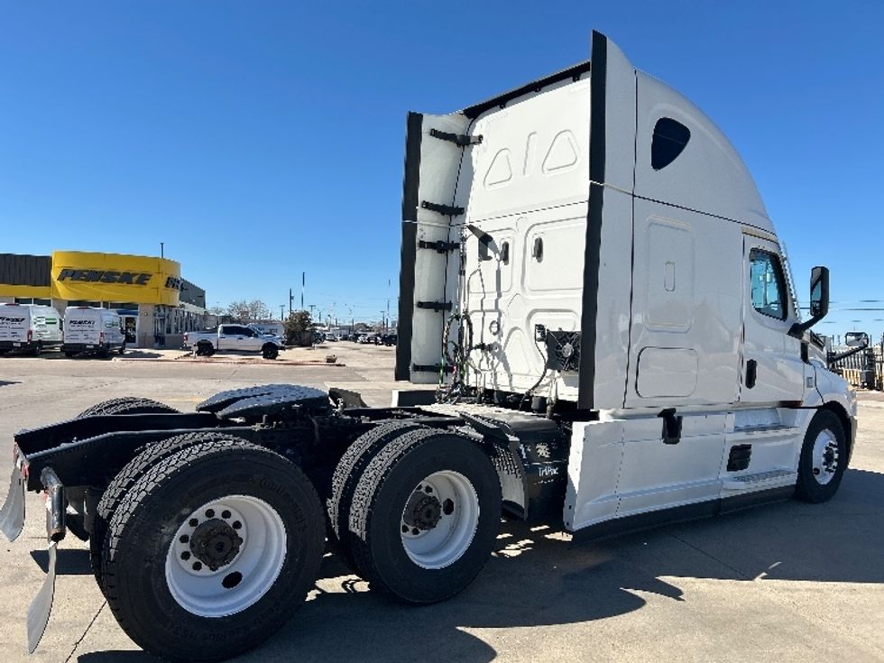 Sleeper Tractor-Heavy Duty Tractors-Freightliner-2022-T12664ST-Arlington-TX-536,649\n\t\tmiles-$ 67,500 - Image 7