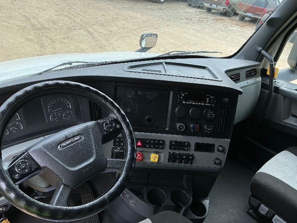 Sleeper Tractor-Heavy Duty Tractors-Freightliner-2022-T12664ST-Asheville-NC-342,806\n\t\tmiles-$ 84,250 - Image 11