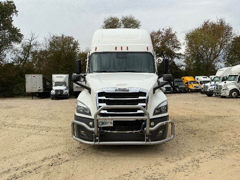 Sleeper Tractor-Heavy Duty Tractors-Freightliner-2022-T12664ST-Asheville-NC-342,806\n\t\tmiles-$ 84,250 - Image 2
