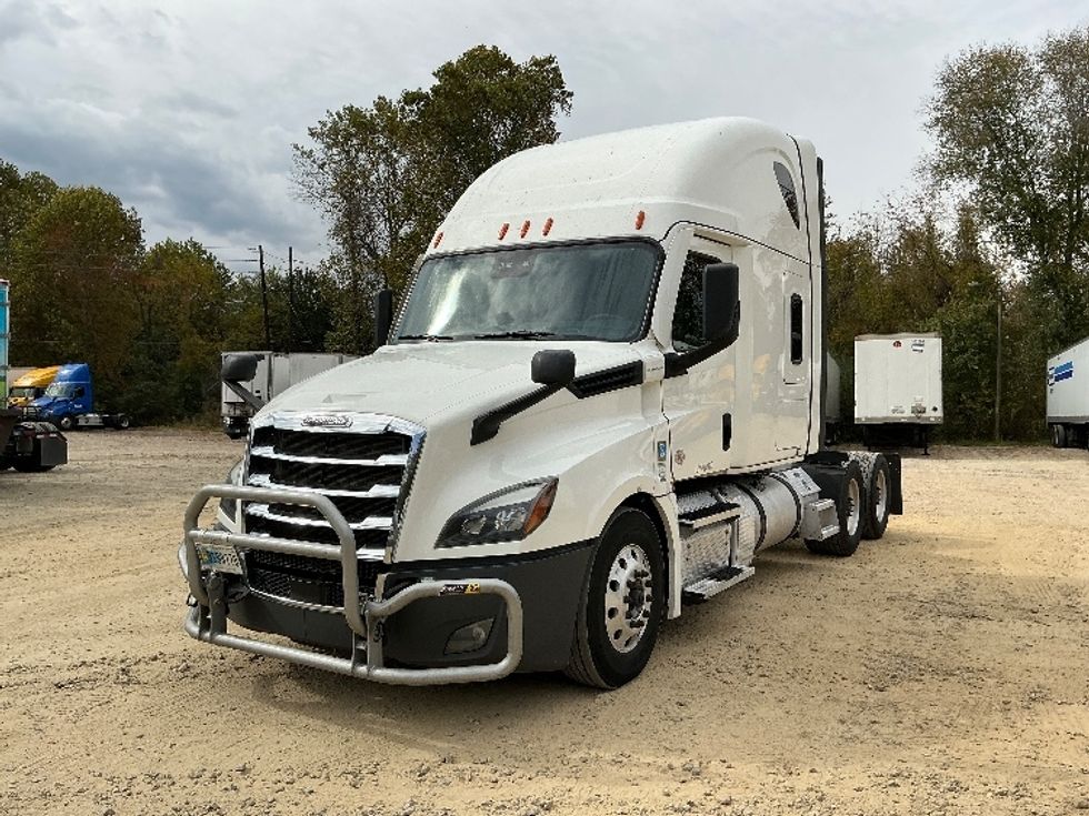 Sleeper Tractor-Heavy Duty Tractors-Freightliner-2022-T12664ST-Asheville-NC-342,806\n\t\tmiles-$ 84,250 - Image 3