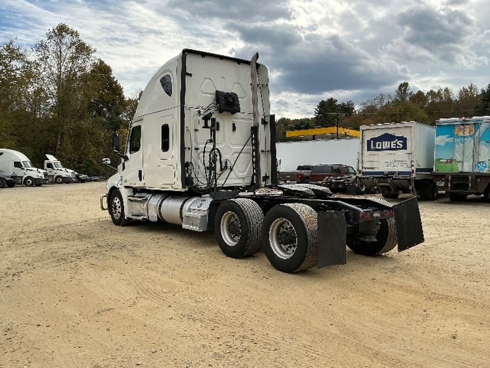 Sleeper Tractor-Heavy Duty Tractors-Freightliner-2022-T12664ST-Asheville-NC-342,806\n\t\tmiles-$ 84,250 - Image 5