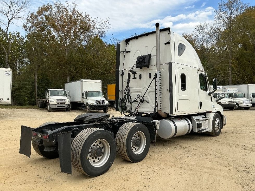 Sleeper Tractor-Heavy Duty Tractors-Freightliner-2022-T12664ST-Asheville-NC-342,806\n\t\tmiles-$ 84,250 - Image 7