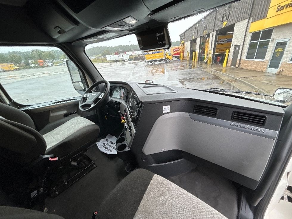 Sleeper Tractor-Heavy Duty Tractors-Freightliner-2022-T12664ST-Ashland-VA-520,031\n\t\tmiles-$ 68,750 - Image 14