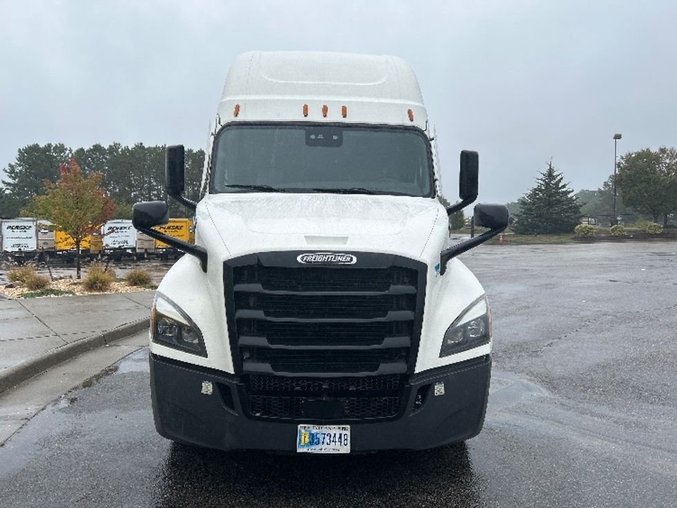 Sleeper Tractor-Heavy Duty Tractors-Freightliner-2022-T12664ST-Ashland-VA-520,031\n\t\tmiles-$ 68,750 - Image 2