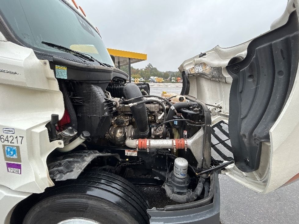 Sleeper Tractor-Heavy Duty Tractors-Freightliner-2022-T12664ST-Ashland-VA-520,031\n\t\tmiles-$ 68,750 - Image 20