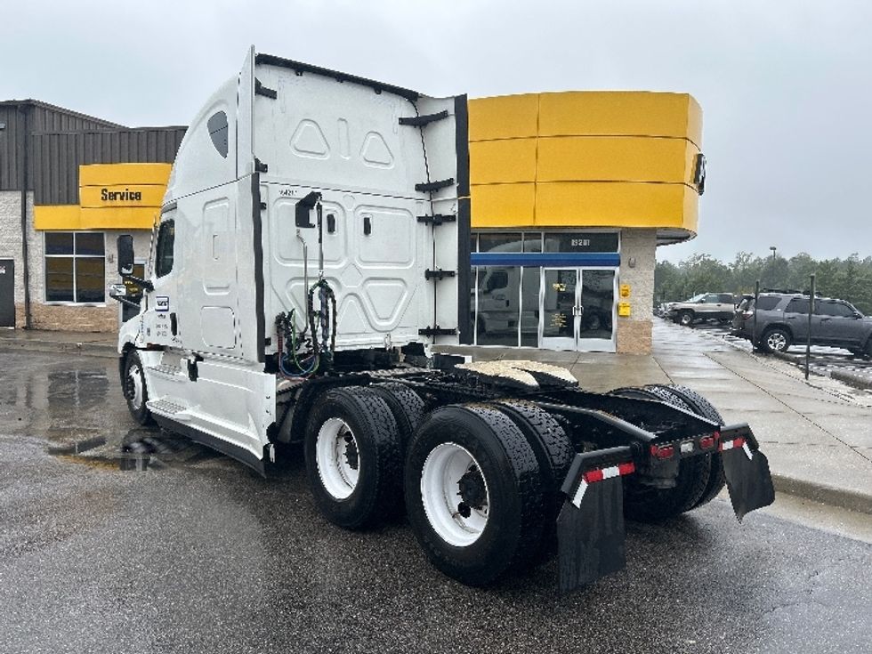 Sleeper Tractor-Heavy Duty Tractors-Freightliner-2022-T12664ST-Ashland-VA-520,031\n\t\tmiles-$ 68,750 - Image 5