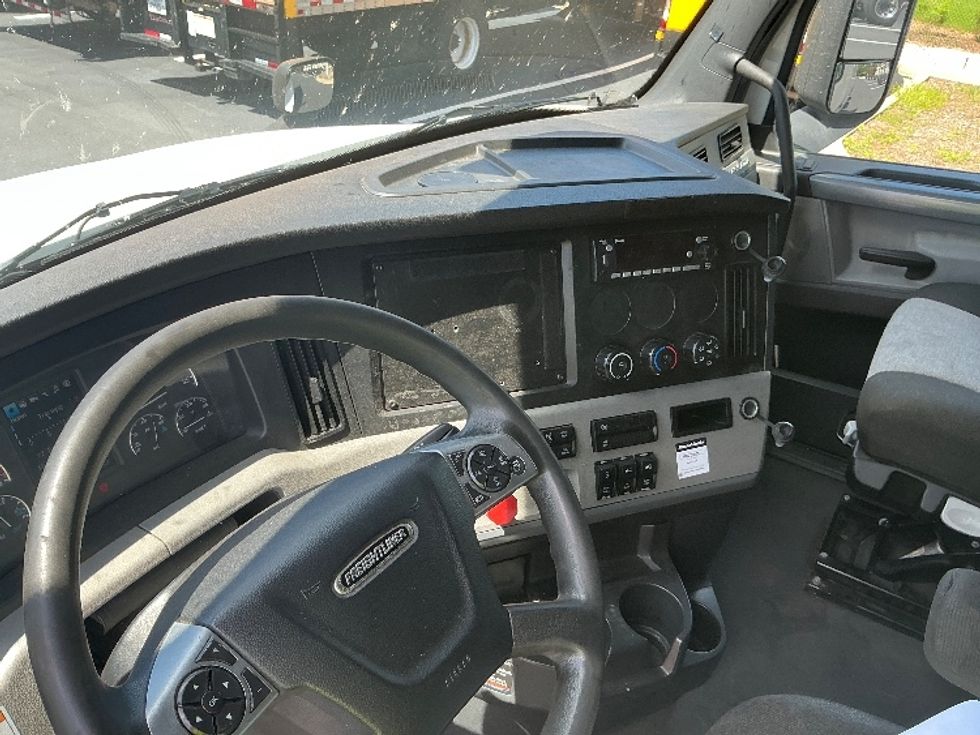 Sleeper Tractor-Heavy Duty Tractors-Freightliner-2022-T12664ST-Atlanta (Forest Park)-GA-355,346\n\t\tmiles-$ 87,000 - Image 10