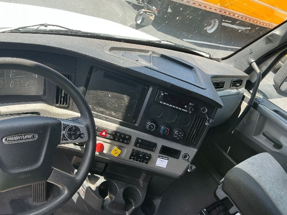 Sleeper Tractor-Heavy Duty Tractors-Freightliner-2022-T12664ST-Atlanta (Forest Park)-GA-355,346\n\t\tmiles-$ 87,000 - Image 11