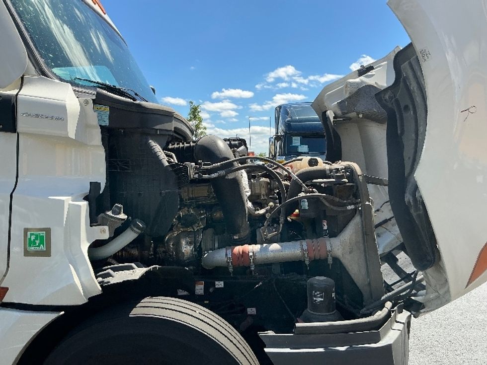 Sleeper Tractor-Heavy Duty Tractors-Freightliner-2022-T12664ST-Atlanta (Forest Park)-GA-355,346\n\t\tmiles-$ 87,000 - Image 20