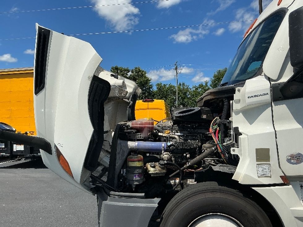 Sleeper Tractor-Heavy Duty Tractors-Freightliner-2022-T12664ST-Atlanta (Forest Park)-GA-355,346\n\t\tmiles-$ 87,000 - Image 21