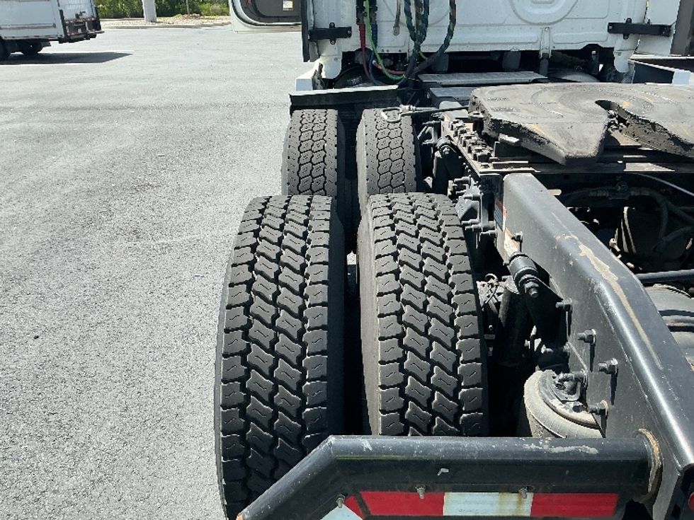Sleeper Tractor-Heavy Duty Tractors-Freightliner-2022-T12664ST-Atlanta (Forest Park)-GA-355,346\n\t\tmiles-$ 87,000 - Image 24