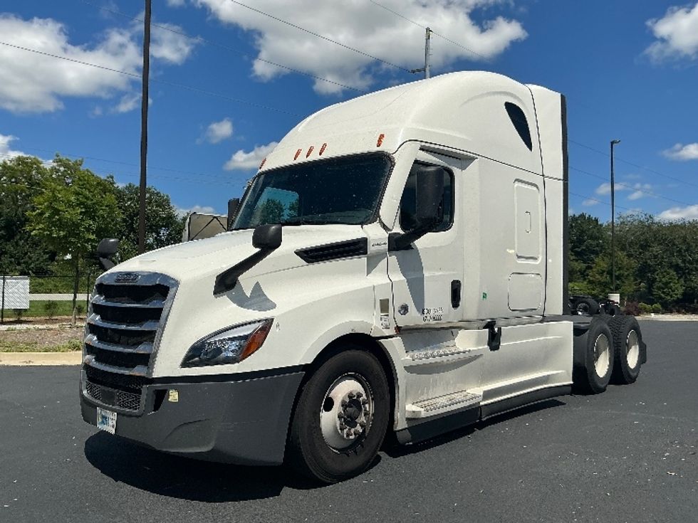 Sleeper Tractor-Heavy Duty Tractors-Freightliner-2022-T12664ST-Atlanta (Forest Park)-GA-355,346\n\t\tmiles-$ 87,000 - Image 3