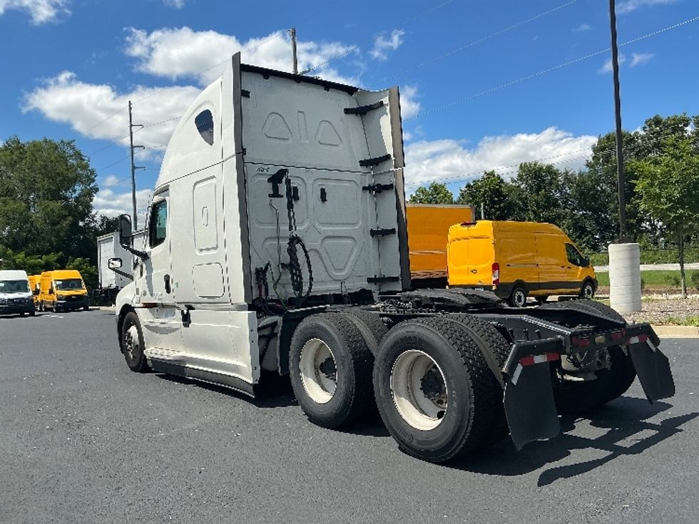 Sleeper Tractor-Heavy Duty Tractors-Freightliner-2022-T12664ST-Atlanta (Forest Park)-GA-355,346\n\t\tmiles-$ 87,000 - Image 5