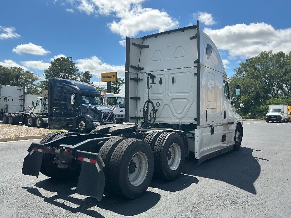 Sleeper Tractor-Heavy Duty Tractors-Freightliner-2022-T12664ST-Atlanta (Forest Park)-GA-355,346\n\t\tmiles-$ 87,000 - Image 7