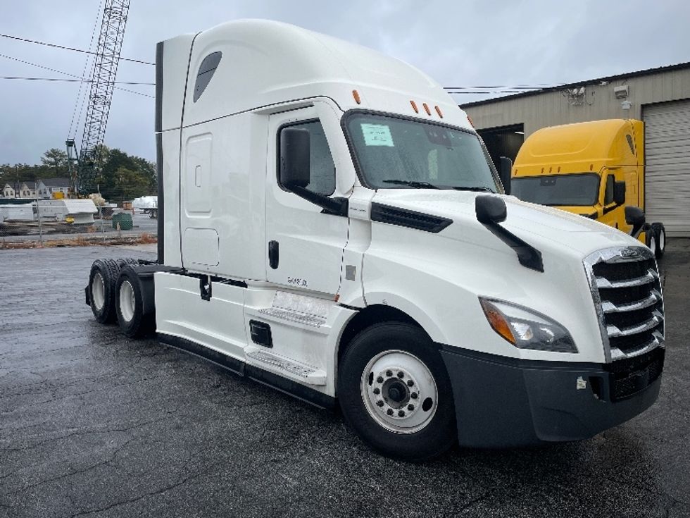Sleeper Tractor-Heavy Duty Tractors-Freightliner-2022-T12664ST-Atlanta (Forest Park)-GA-419,397\n\t\tmiles-$ 79,250 - Image 1