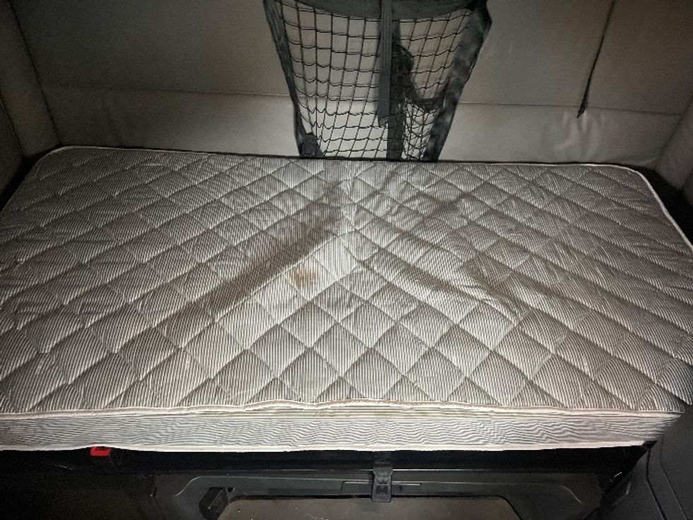 Sleeper Tractor-Heavy Duty Tractors-Freightliner-2022-T12664ST-Atlanta (Forest Park)-GA-419,397\n\t\tmiles-$ 79,250 - Image 17