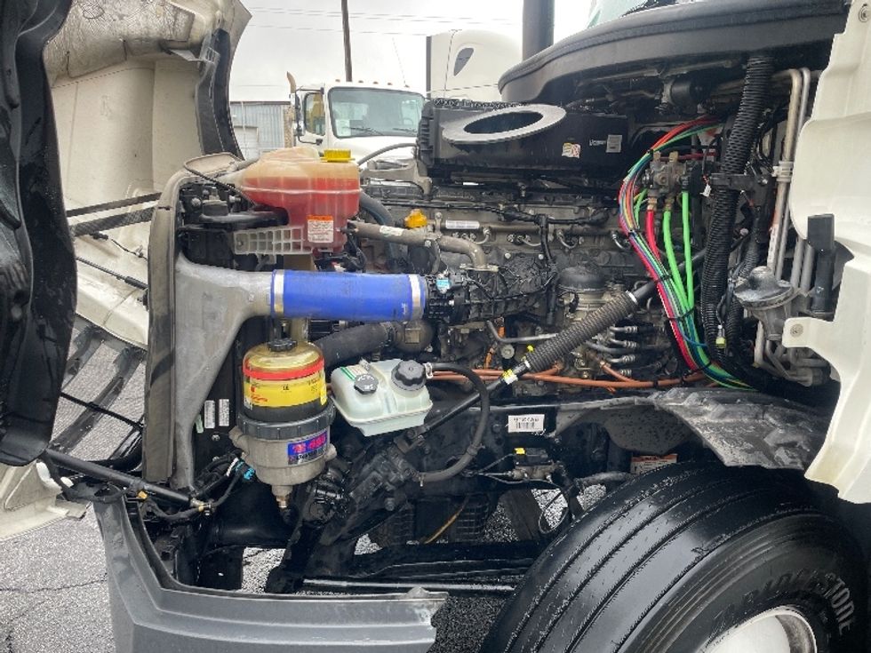 Sleeper Tractor-Heavy Duty Tractors-Freightliner-2022-T12664ST-Atlanta (Forest Park)-GA-419,397\n\t\tmiles-$ 79,250 - Image 21