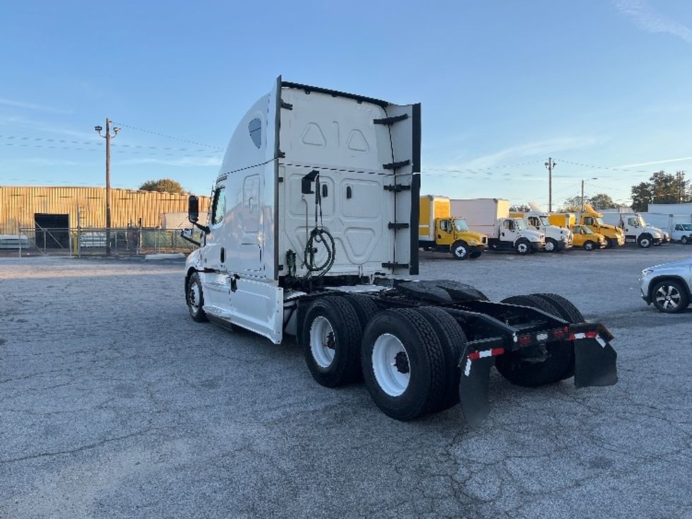 Sleeper Tractor-Heavy Duty Tractors-Freightliner-2022-T12664ST-Atlanta (Forest Park)-GA-419,397\n\t\tmiles-$ 79,250 - Image 5