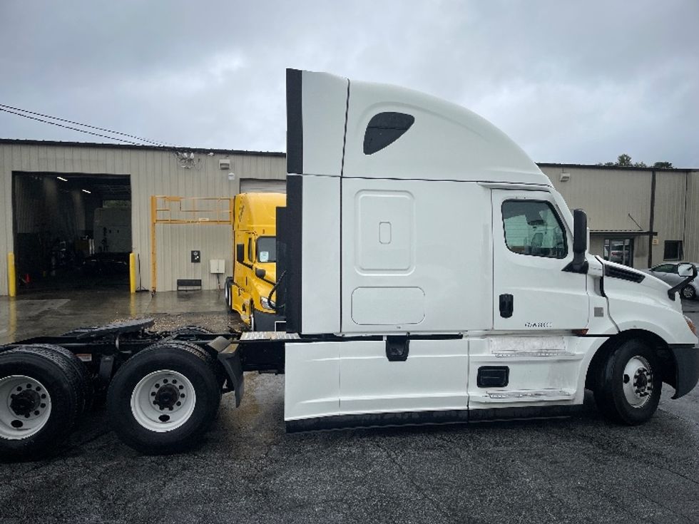 Sleeper Tractor-Heavy Duty Tractors-Freightliner-2022-T12664ST-Atlanta (Forest Park)-GA-419,397\n\t\tmiles-$ 79,250 - Image 8