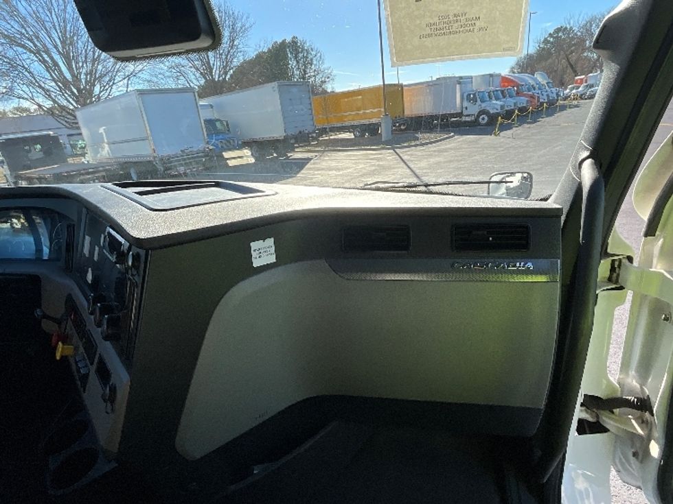 Sleeper Tractor-Heavy Duty Tractors-Freightliner-2022-T12664ST-Atlanta (Forest Park)-GA-560,227\n\t\tmiles-$ 62,250 - Image 14