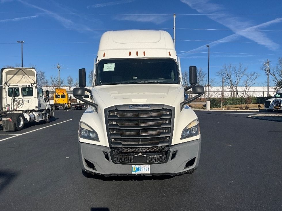 Sleeper Tractor-Heavy Duty Tractors-Freightliner-2022-T12664ST-Atlanta (Forest Park)-GA-560,227\n\t\tmiles-$ 62,250 - Image 2