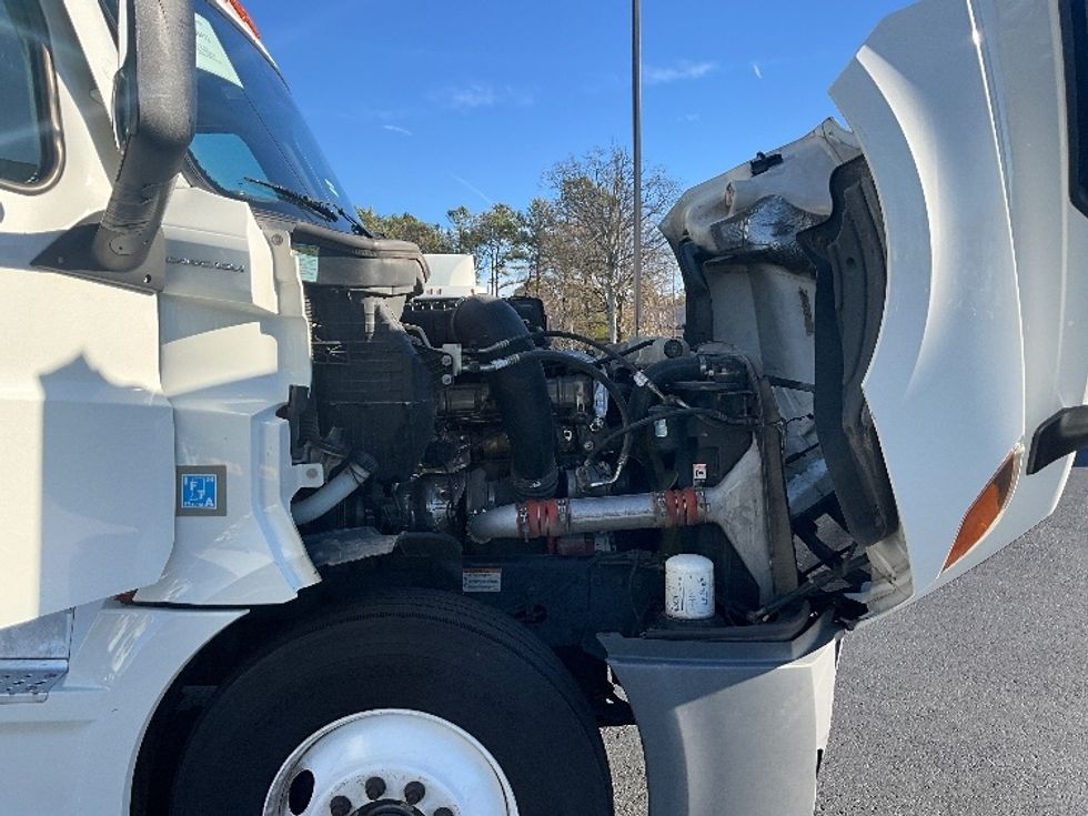 Sleeper Tractor-Heavy Duty Tractors-Freightliner-2022-T12664ST-Atlanta (Forest Park)-GA-560,227\n\t\tmiles-$ 62,250 - Image 20