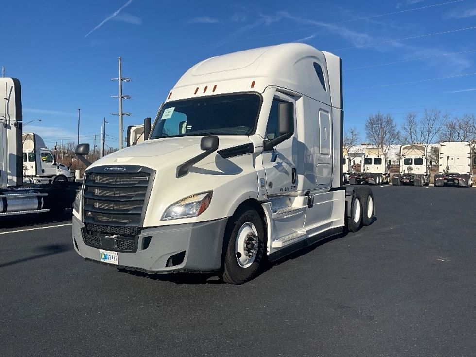 Sleeper Tractor-Heavy Duty Tractors-Freightliner-2022-T12664ST-Atlanta (Forest Park)-GA-560,227\n\t\tmiles-$ 62,250 - Image 3