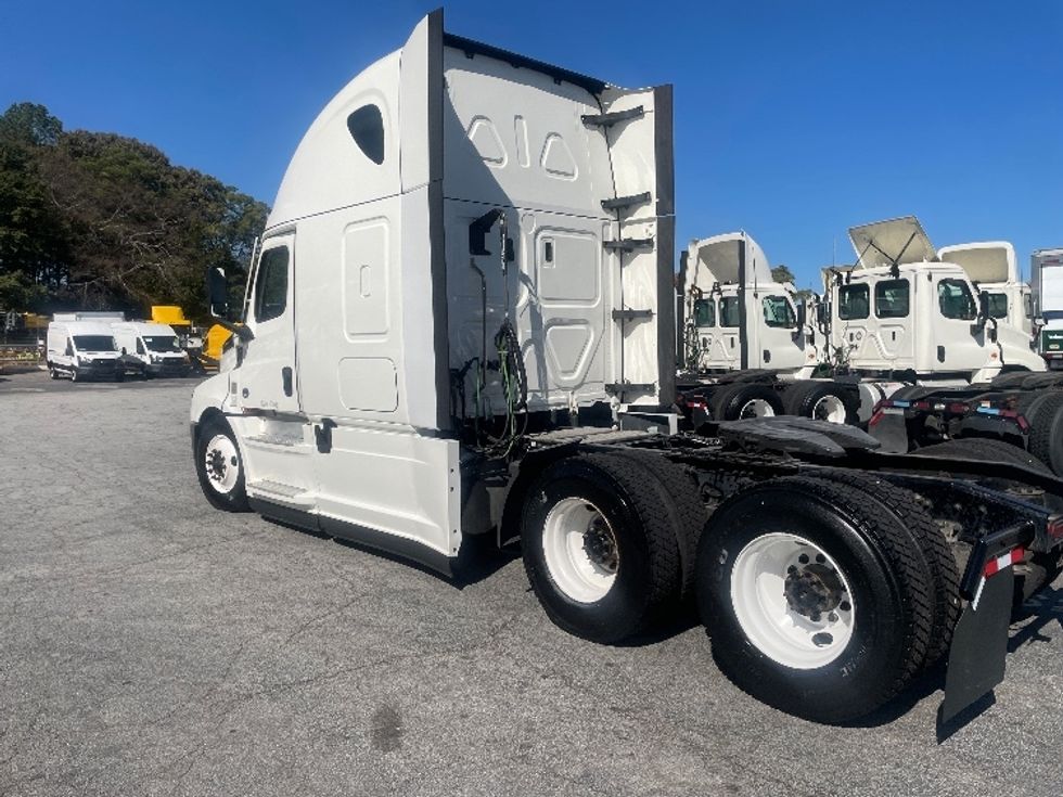 Sleeper Tractor-Heavy Duty Tractors-Freightliner-2022-T12664ST-Atlanta (Forest Park)-GA-583,997\n\t\tmiles-$ 62,750 - Image 5