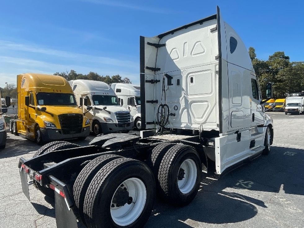 Sleeper Tractor-Heavy Duty Tractors-Freightliner-2022-T12664ST-Atlanta (Forest Park)-GA-583,997\n\t\tmiles-$ 62,750 - Image 7