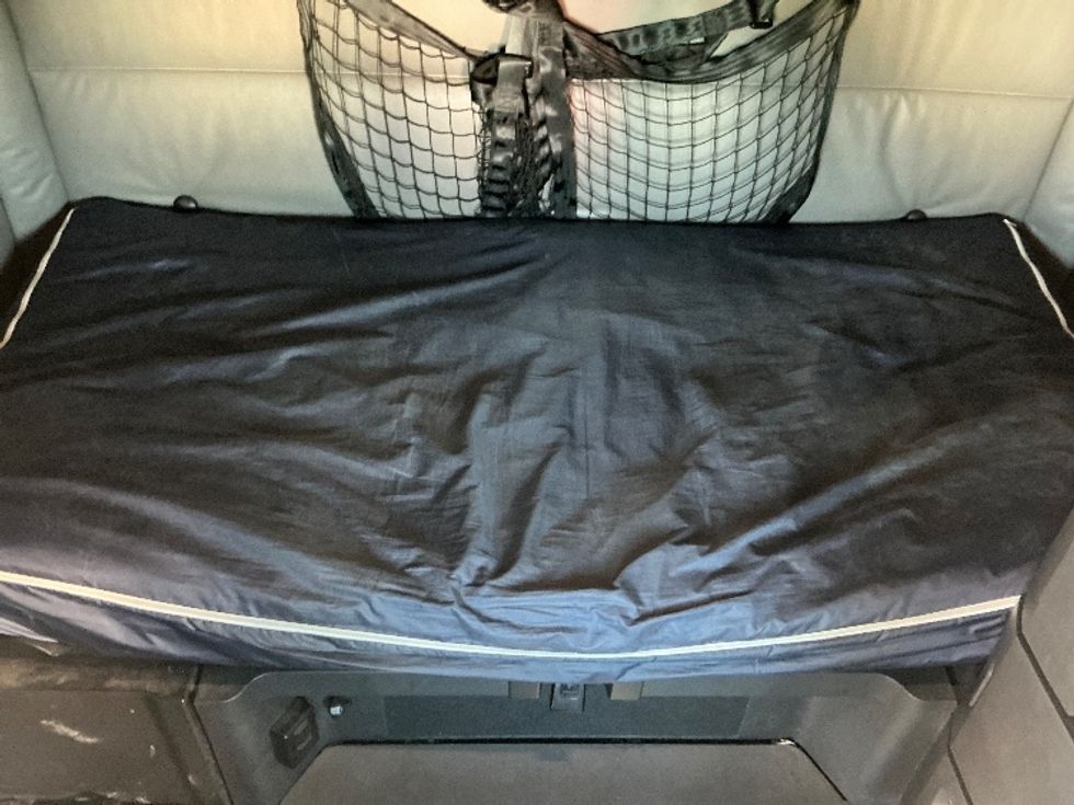 Sleeper Tractor-Heavy Duty Tractors-Freightliner-2022-T12664ST-Atlanta (Forest Park)-GA-598,850\n\t\tmiles-$ 61,250 - Image 17