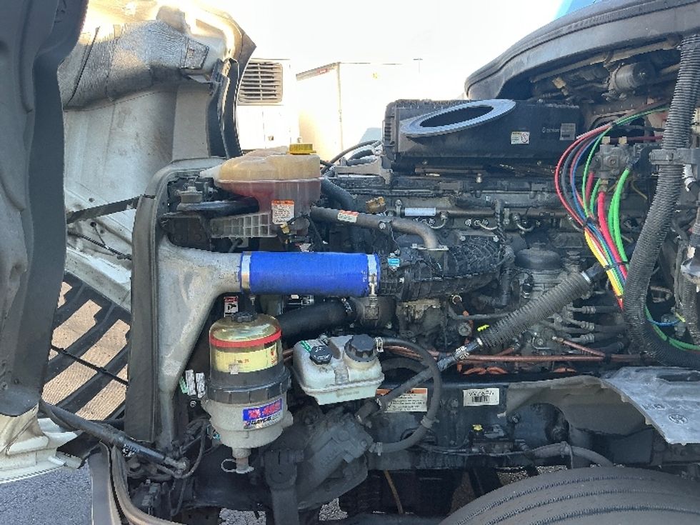 Sleeper Tractor-Heavy Duty Tractors-Freightliner-2022-T12664ST-Atlanta (Forest Park)-GA-598,850\n\t\tmiles-$ 61,250 - Image 21