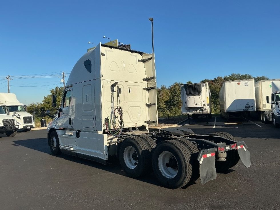 Sleeper Tractor-Heavy Duty Tractors-Freightliner-2022-T12664ST-Atlanta (Forest Park)-GA-598,850\n\t\tmiles-$ 61,250 - Image 5