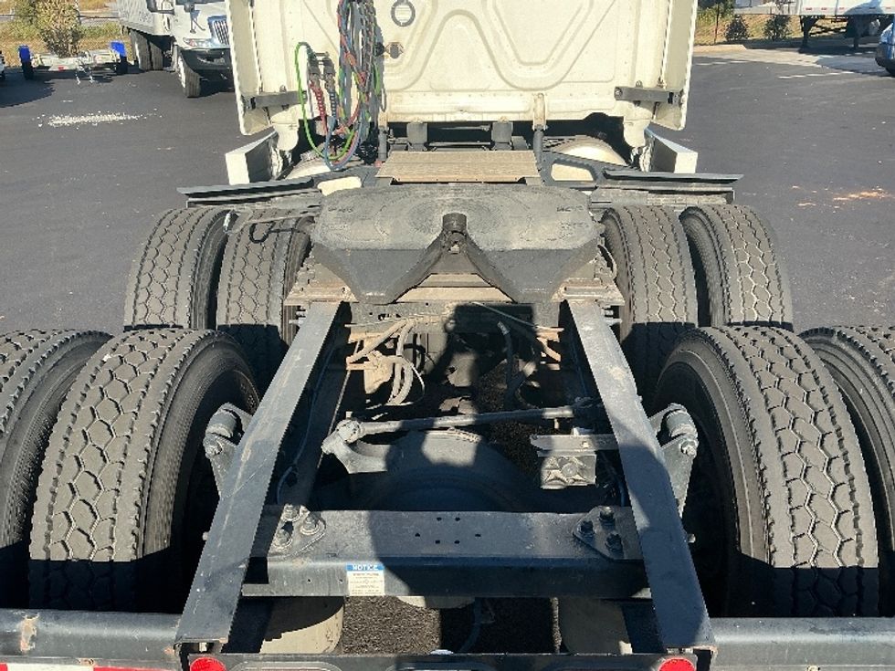 Sleeper Tractor-Heavy Duty Tractors-Freightliner-2022-T12664ST-Atlanta (Forest Park)-GA-598,850\n\t\tmiles-$ 61,250 - Image 6