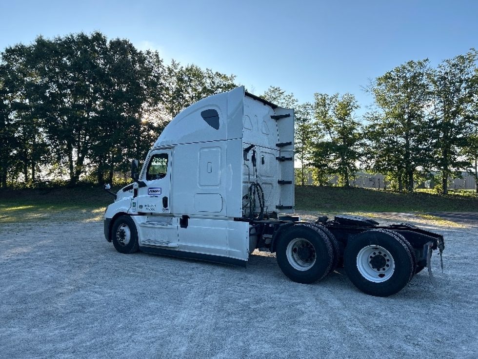 Sleeper Tractor-Heavy Duty Tractors-Freightliner-2022-T12664ST-Atlanta-GA-462,329\n\t\tmiles-$ 76,250 - Image 5
