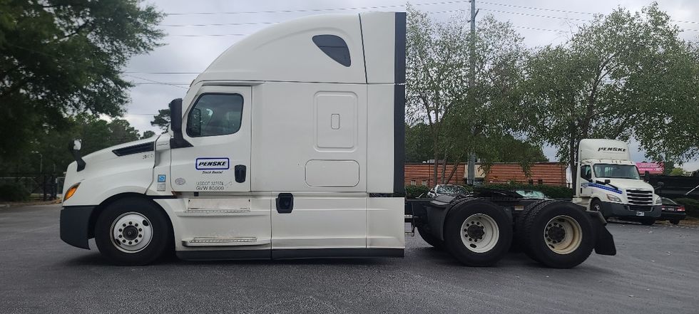 Sleeper Tractor-Heavy Duty Tractors-Freightliner-2022-T12664ST-Atlanta-GA-494,199\n\t\tmiles-$ 72,750 - Image 4