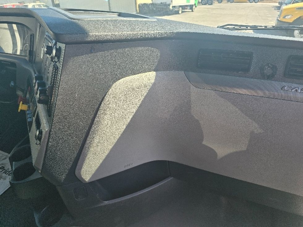 Sleeper Tractor-Heavy Duty Tractors-Freightliner-2022-T12664ST-Atlanta-GA-507,470\n\t\tmiles-$ 72,000 - Image 15